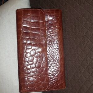 TALBOT'S Brown wallet.. Excellent condition.